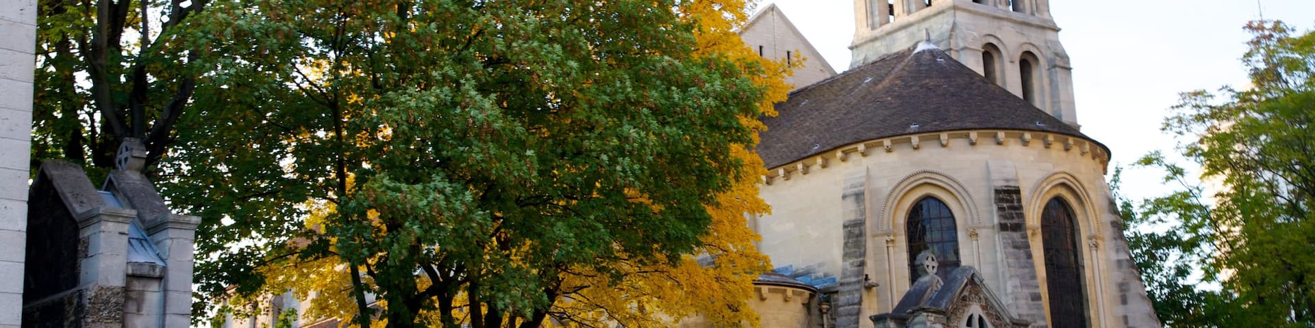 Montmartre welches beinhaltet Kirche oder Kathedrale