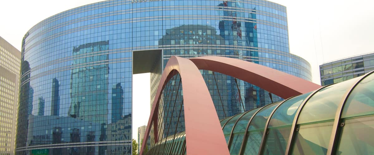 La Défense toont moderne architectuur, cbd en een stad