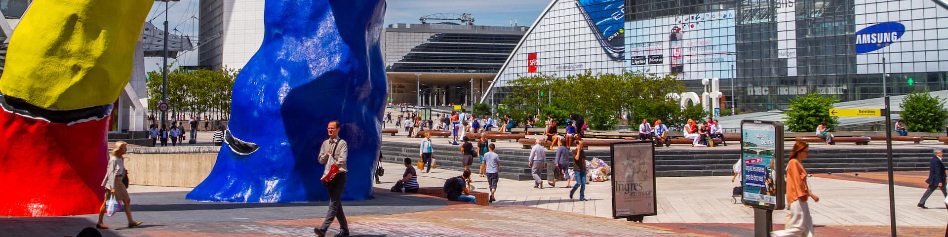 La Defense which includes modern architecture, a high-rise building and central business district