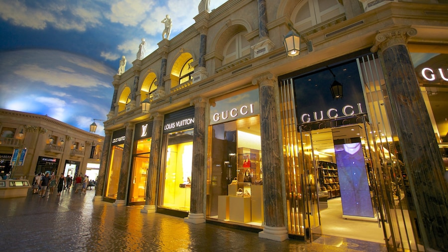 Forum Shops showing shopping, street scenes and interior views