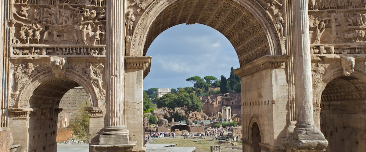 Foro Romano mostrando patrimonio de arquitectura y ruinas de edificios