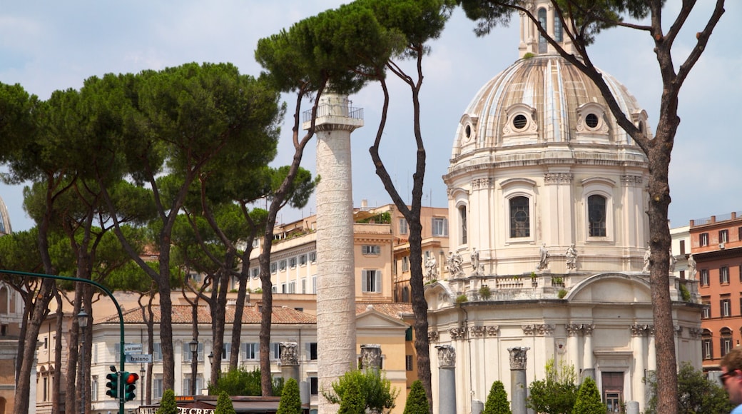 Piazza Venezia caracterizando uma praça ou plaza, uma igreja ou catedral e um monumento