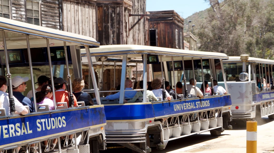 Universal Studios showing heritage architecture and street scenes