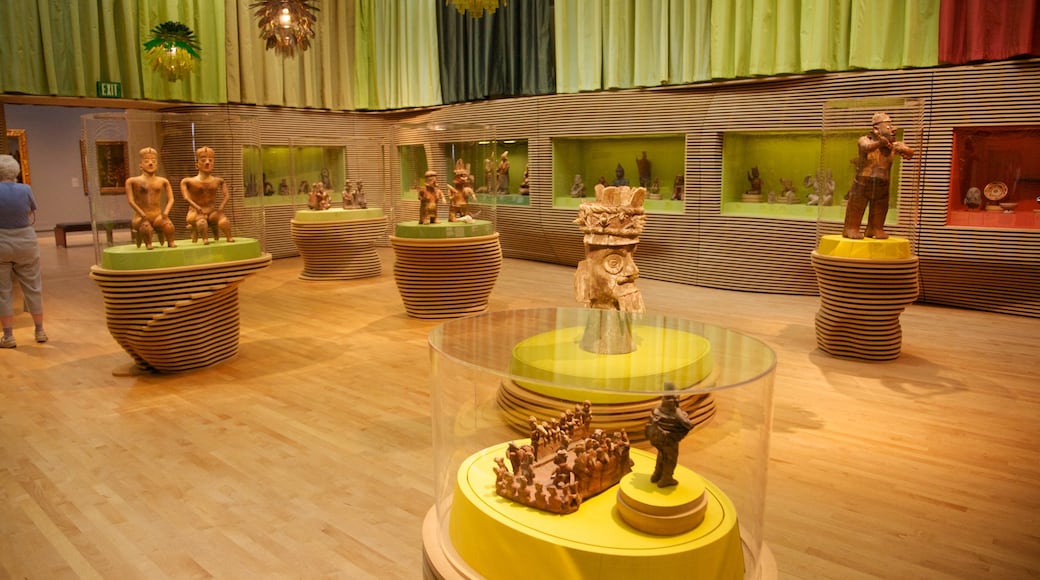 Museo de Arte del Condado de Los Ángeles que incluye vista interna y arte