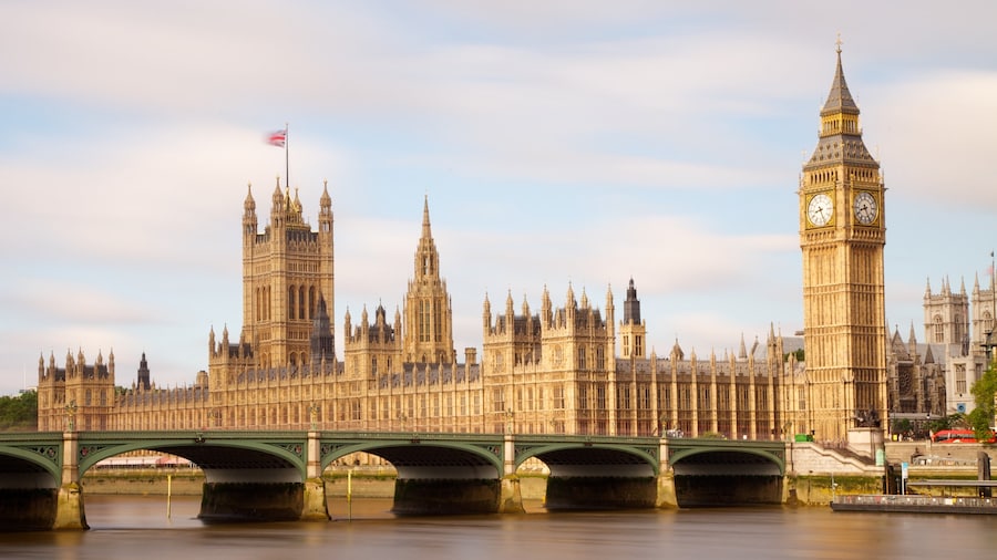 Big Ben showing heritage architecture, a river or creek and a monument