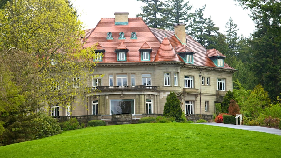 Pittock Mansion mostrando arquitetura de patrimĂŽnio, um jardim e um monumento