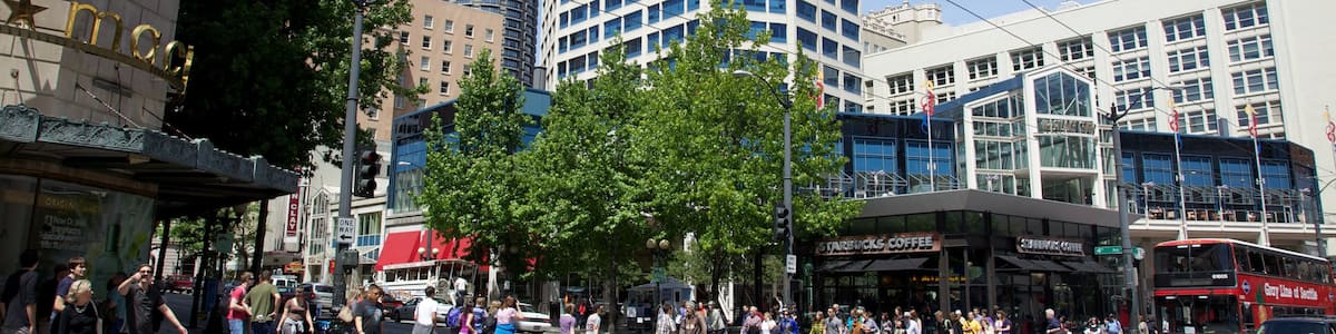 Seattle-Zentrum das einen Straßenszenen, Wolkenkratzer und Stadt