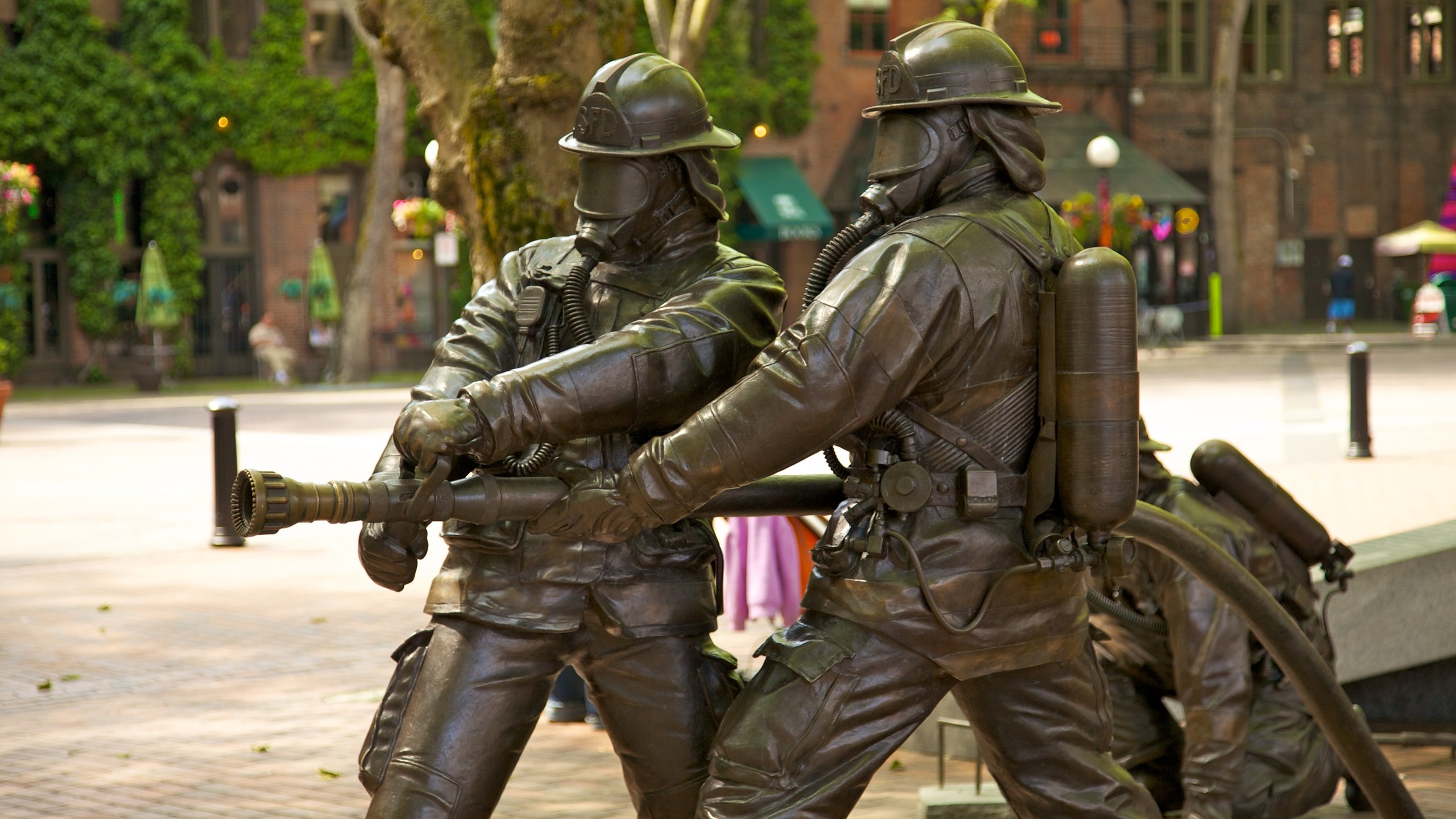 Pioneer Square showing a statue or sculpture, outdoor art and a square or plaza