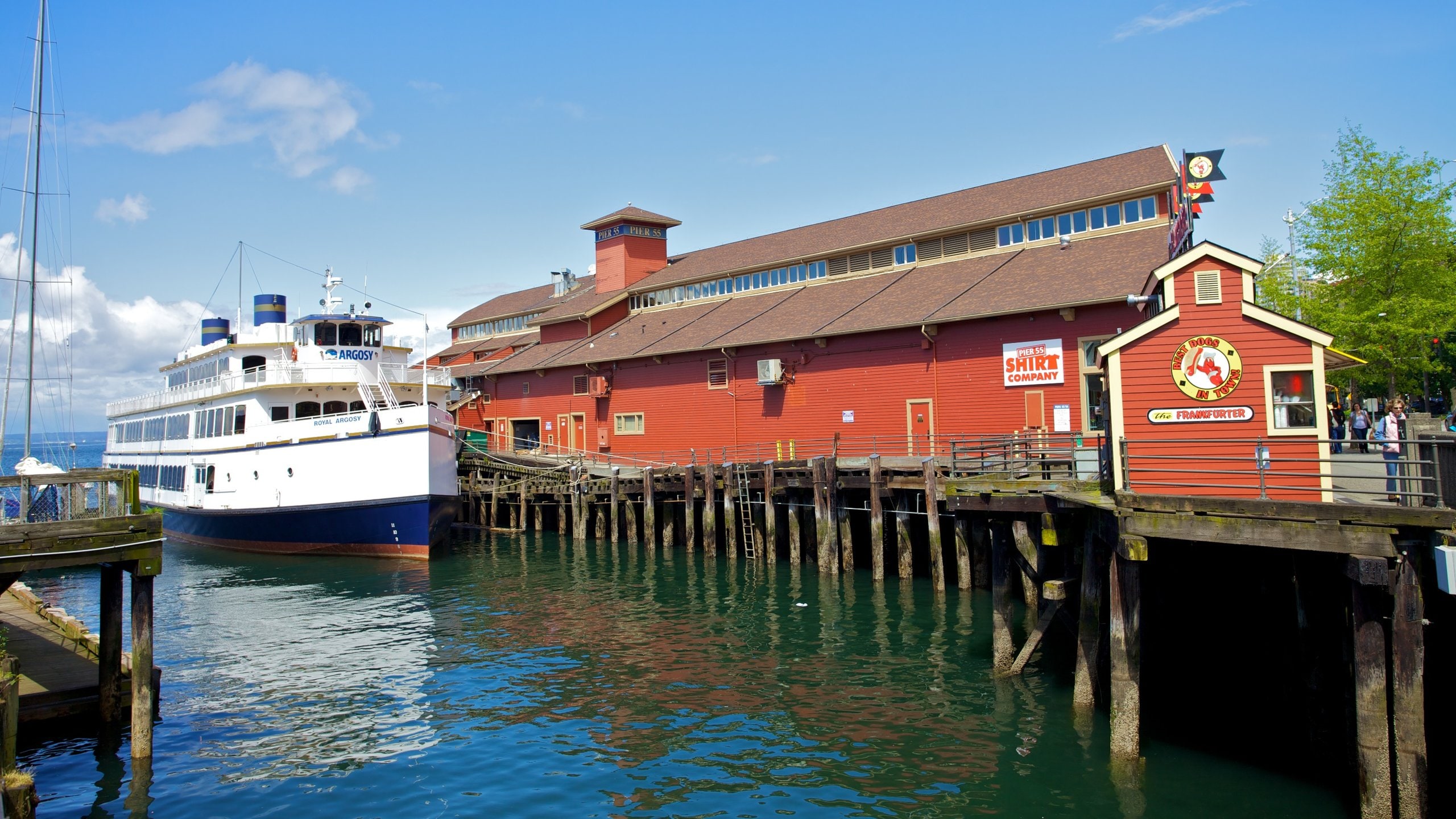 Seattle Waterfront có tính năng bến tàu, phà và chèo thuyền