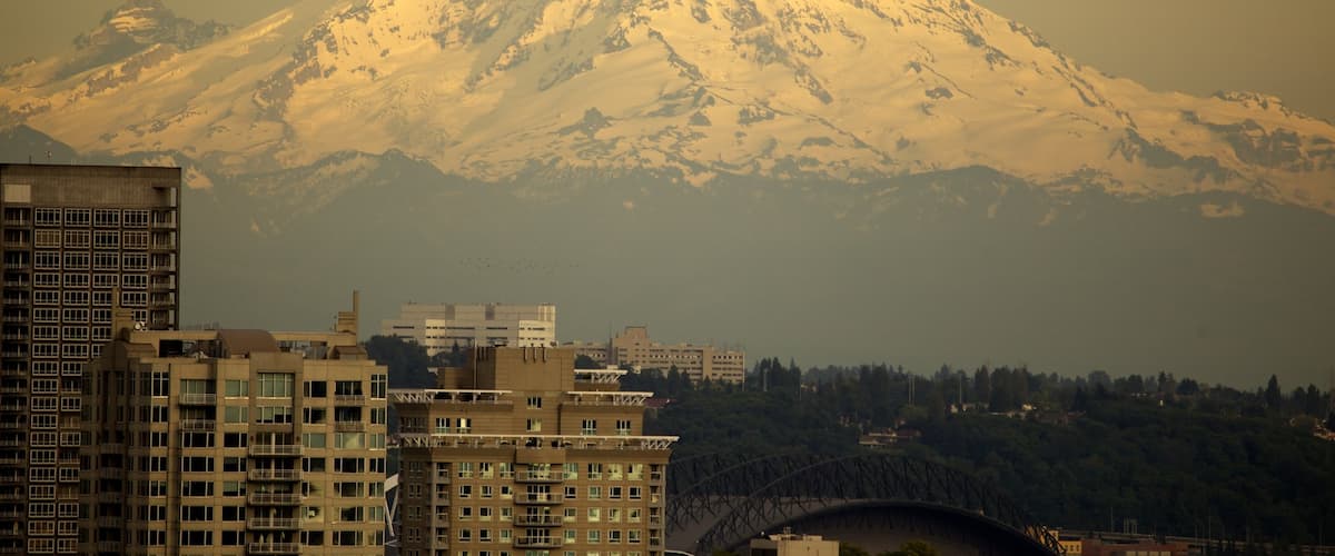 Kerry Park showing snow, mountains and a city