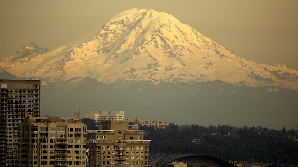 Kerry Park que inclui neve, uma cidade e montanhas