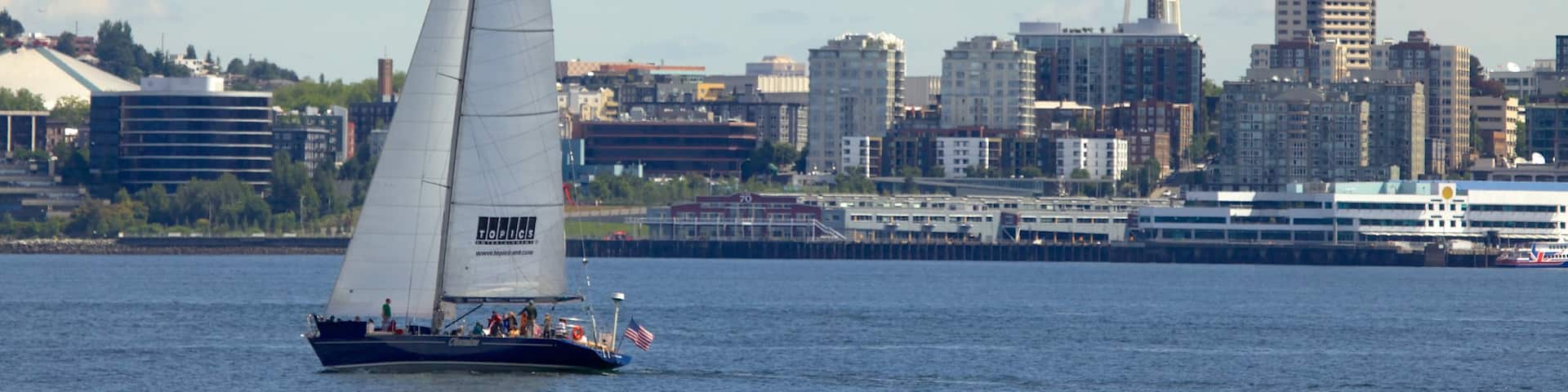 Alki Beach showing general coastal views, sailing and a city