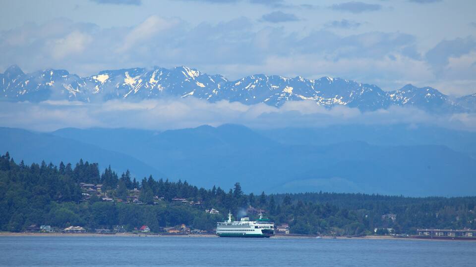 Alki Beach showing general coastal views, a coastal town and mountains