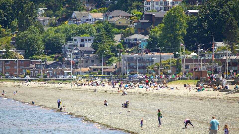 Alki Beach showing a city and a sandy beach