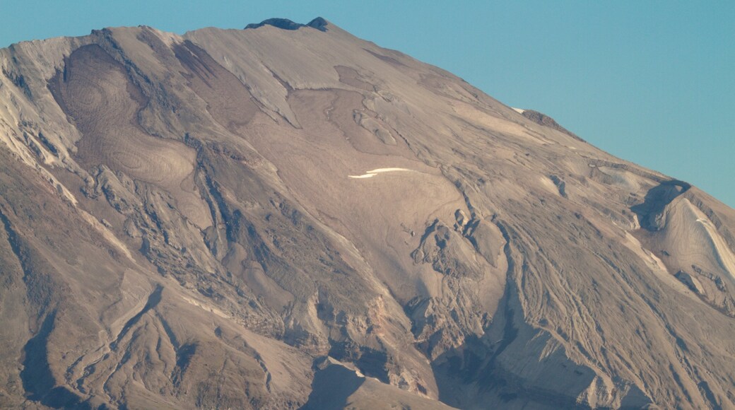 Mount St. Helens showing landscape views and mountains