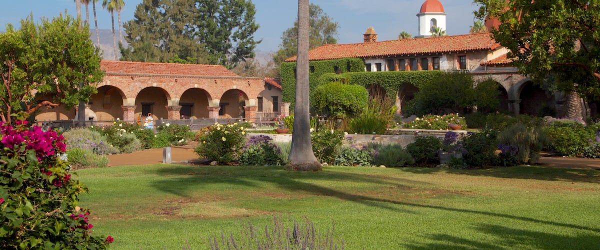 Mission San Juan Capistrano ซึ่งรวมถึง วิวทิวทัศน์, มรดกทางสถาปัตยกรรม และ สวน