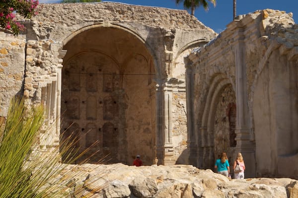 Mission San Juan Capistrano qui includes ruine et patrimoine architectural
