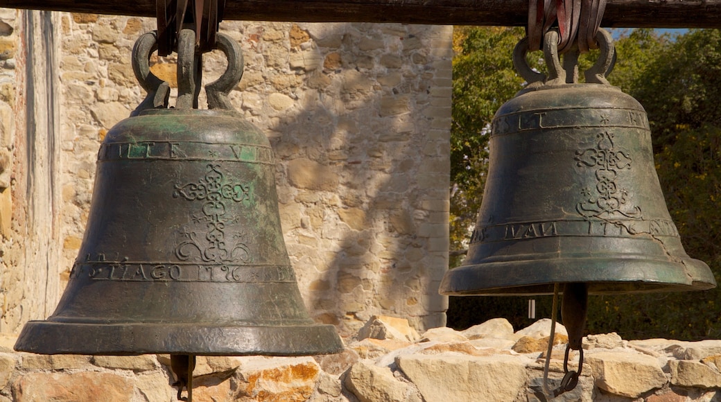 Mission San Juan Capistrano welches beinhaltet religiöse Elemente