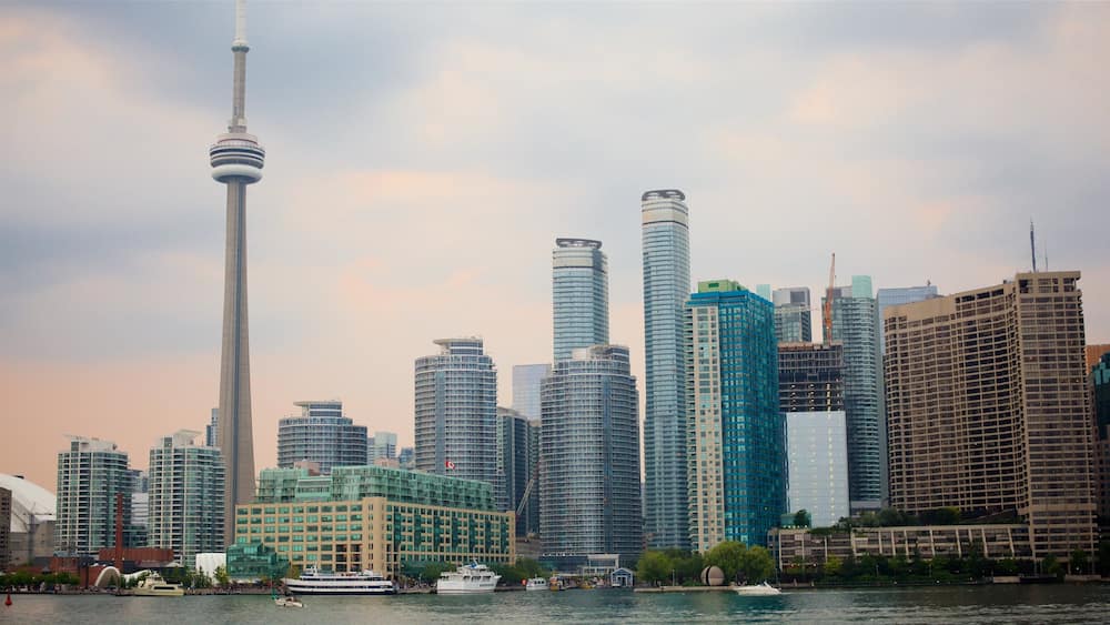 Sud-ouest de l\'Ontario montrant coucher de soleil, building et ville