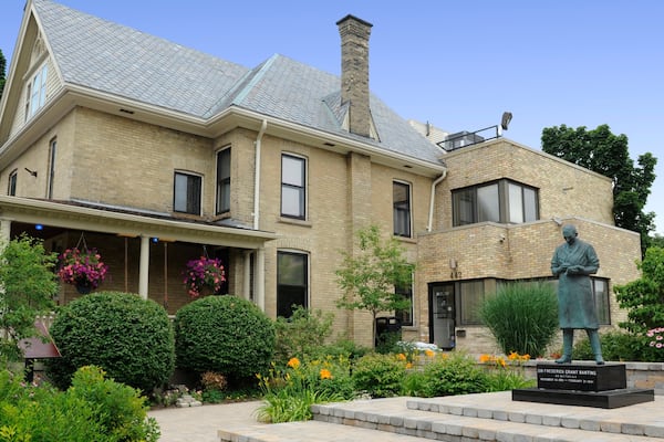 Banting House mit einem Statue oder Skulptur, Geschichtliches und Haus