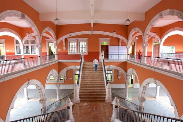 Palazzo del Governo di Aguascalientes che include vista interna e architettura d\'epoca