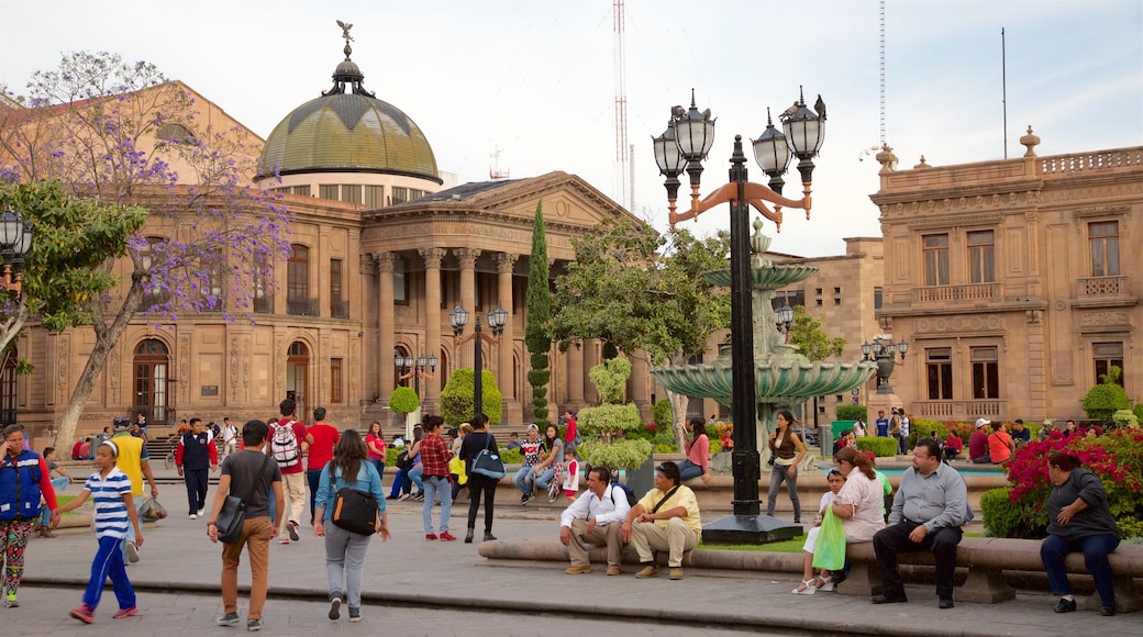 San Luis Potosí mit einem historische Architektur, Platz oder Plaza und Springbrunnen