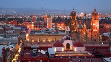 San Luis Potosi che include paesaggio notturno, architettura d\'epoca e vista del paesaggio