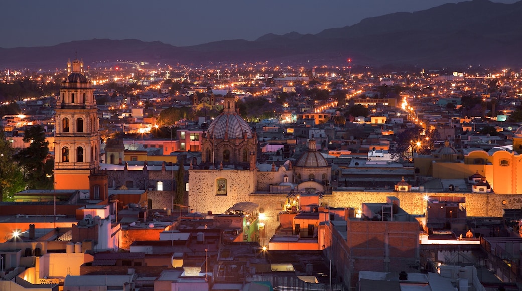 San Luis Potosí mettant en vedette scènes de nuit, panoramas et ville