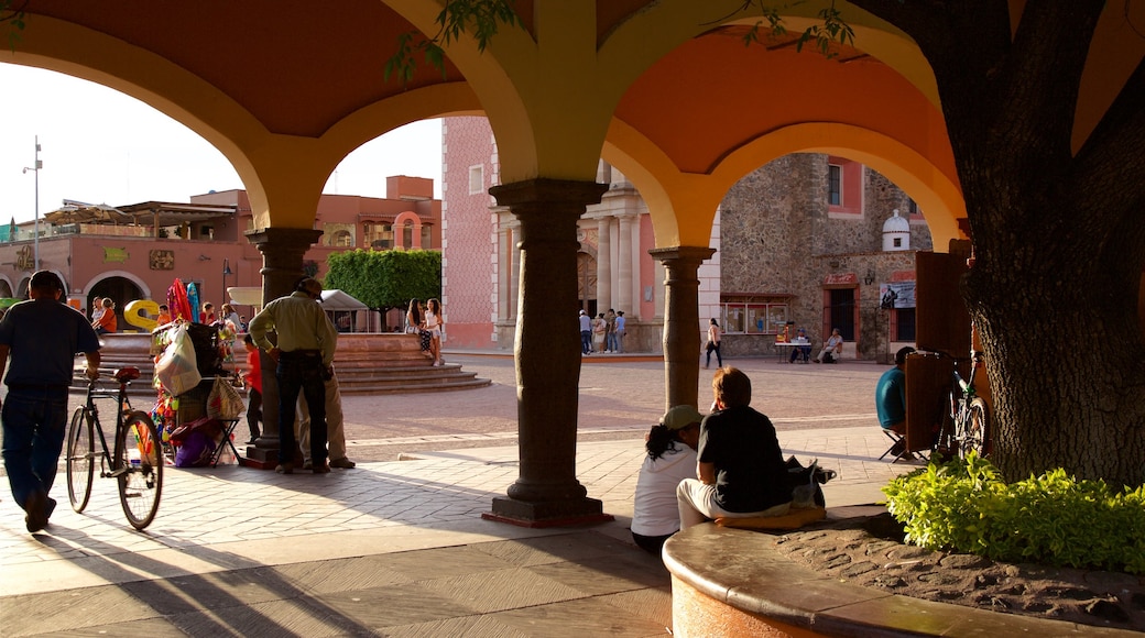 Plaza Miguel Hidalgo mostrando un atardecer