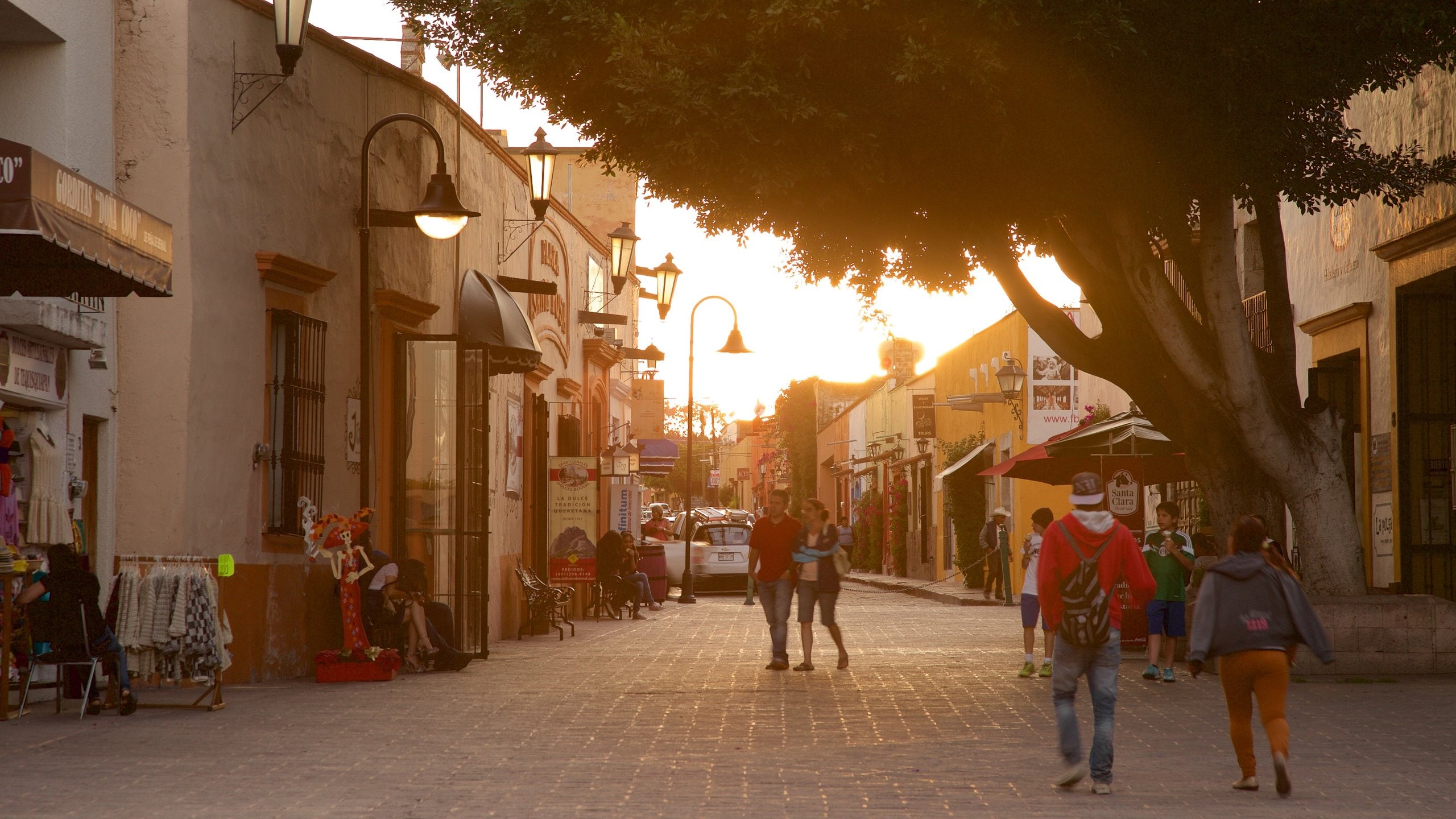 Tequisquiapan featuring a sunset as well as a small group of people