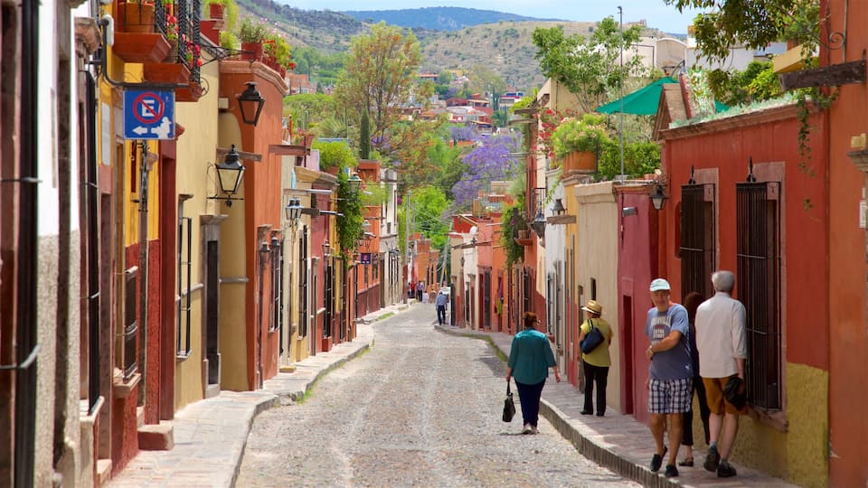 San Miguel de Allende y también un grupo pequeño de personas