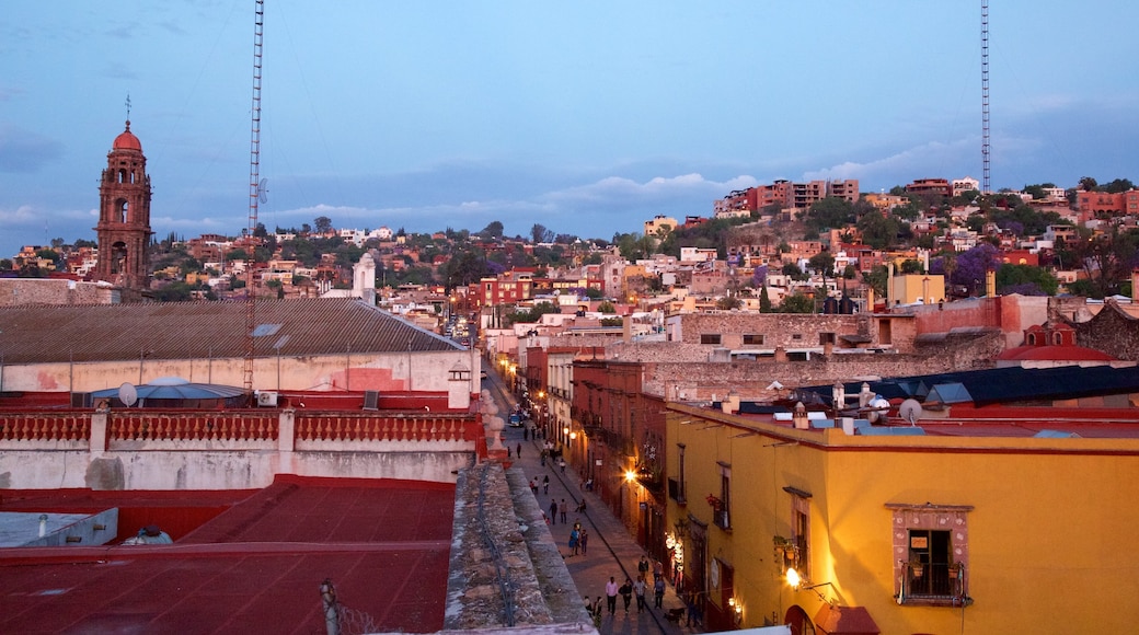 San Miguel de Allende qui includes panoramas
