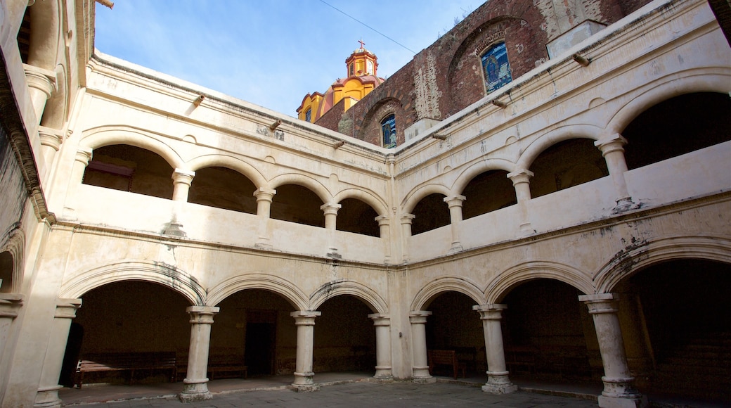 Metepec featuring a church or cathedral and heritage elements