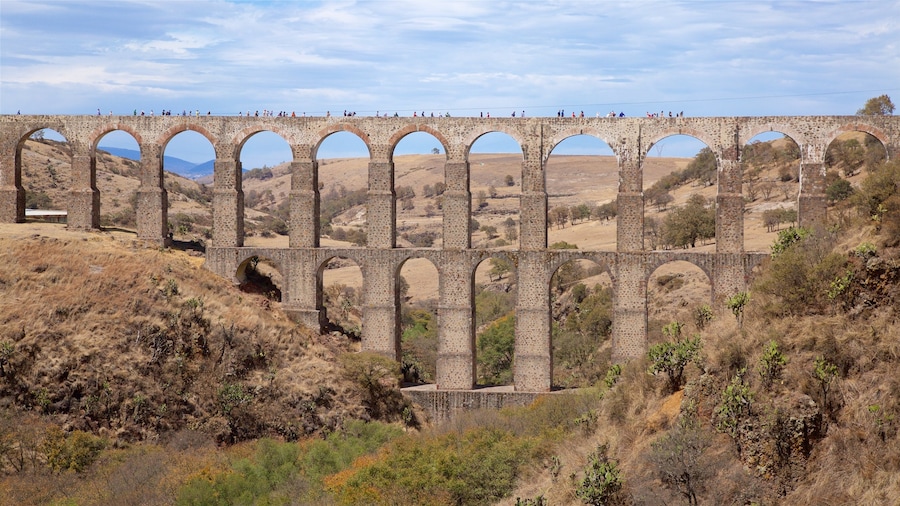 Tepotzotlan mostrando uma ponte, arquitetura de patrimĂŽnio e cenas tranquilas