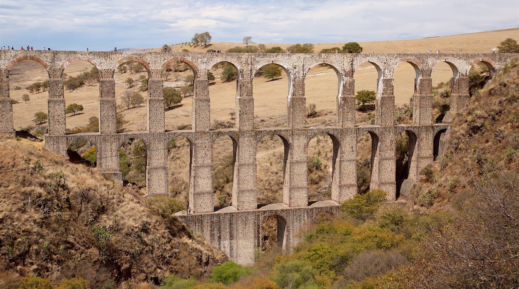 Tepotzotlan showing a bridge, tranquil scenes and heritage architecture