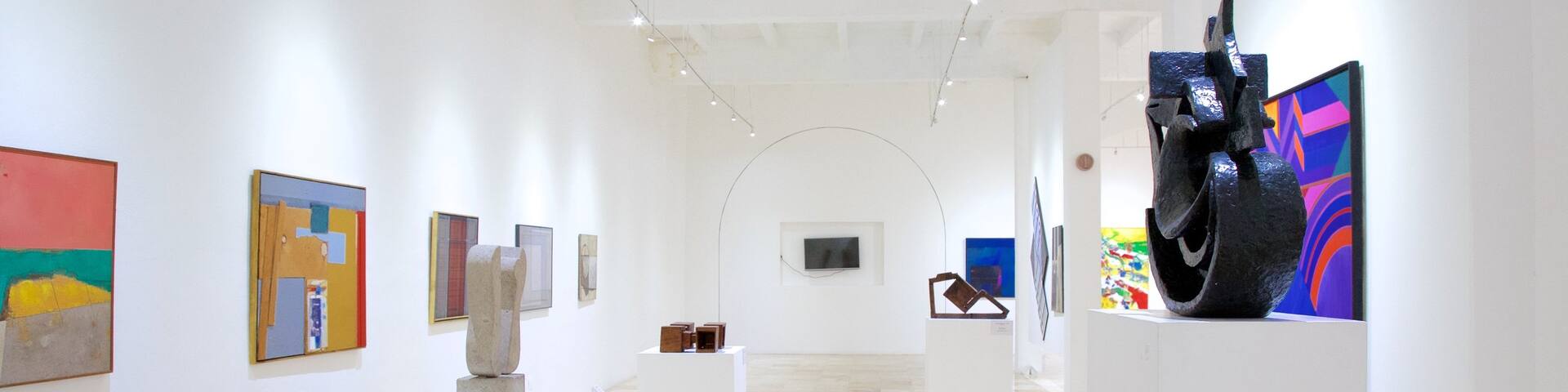 Zacatecas which includes interior views and art