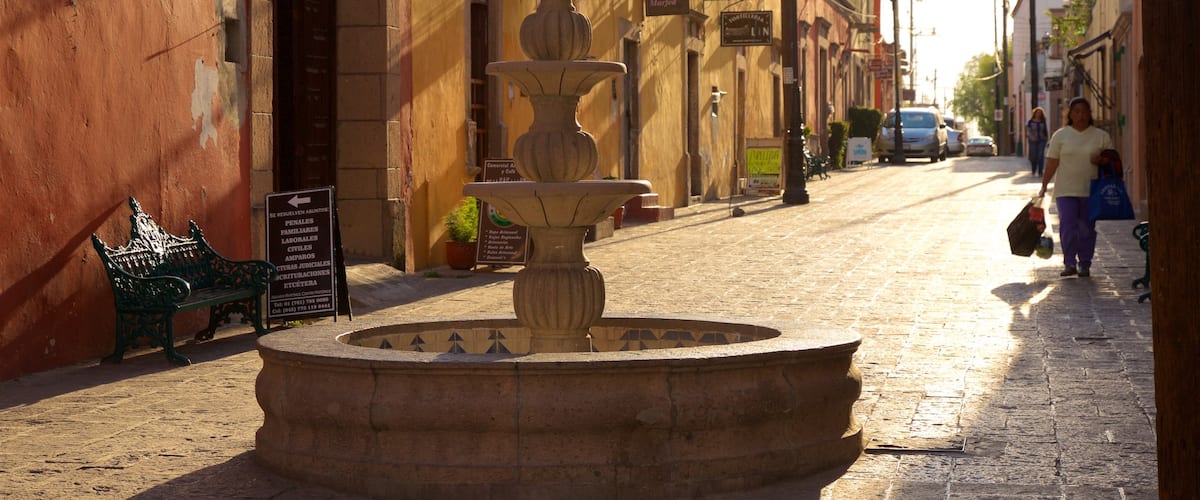 Huichapan das einen Springbrunnen und Sonnenuntergang