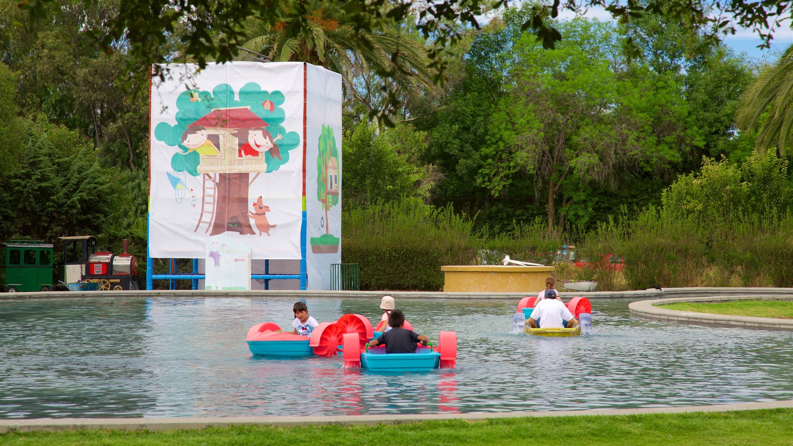 Xochitla showing a park, a lake or waterhole and boating