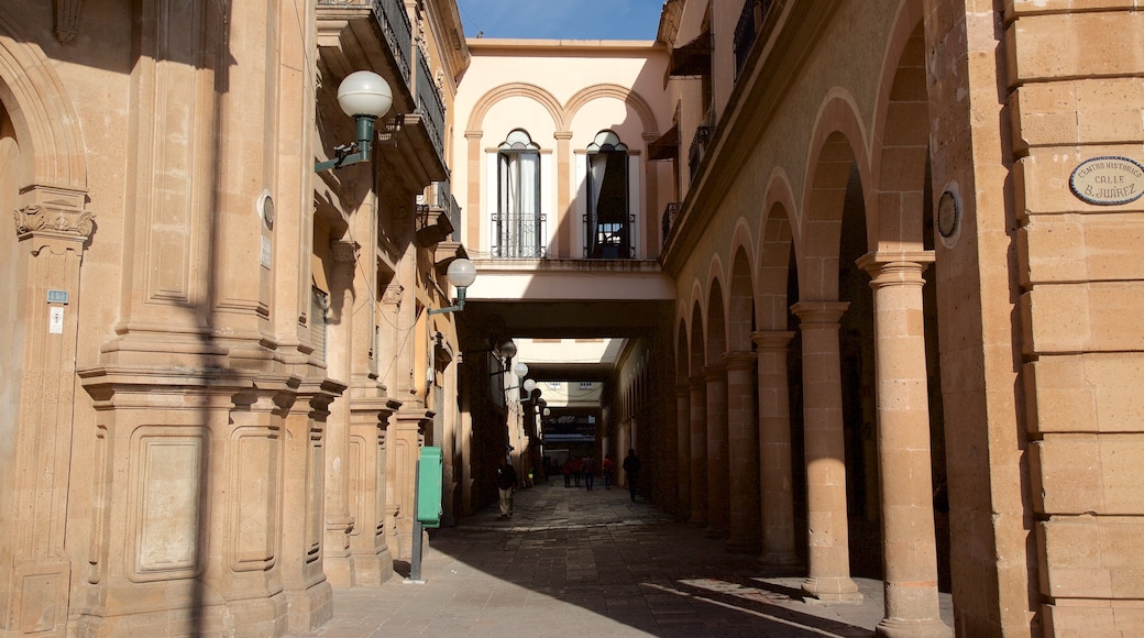 Martyrs Plaza featuring heritage elements