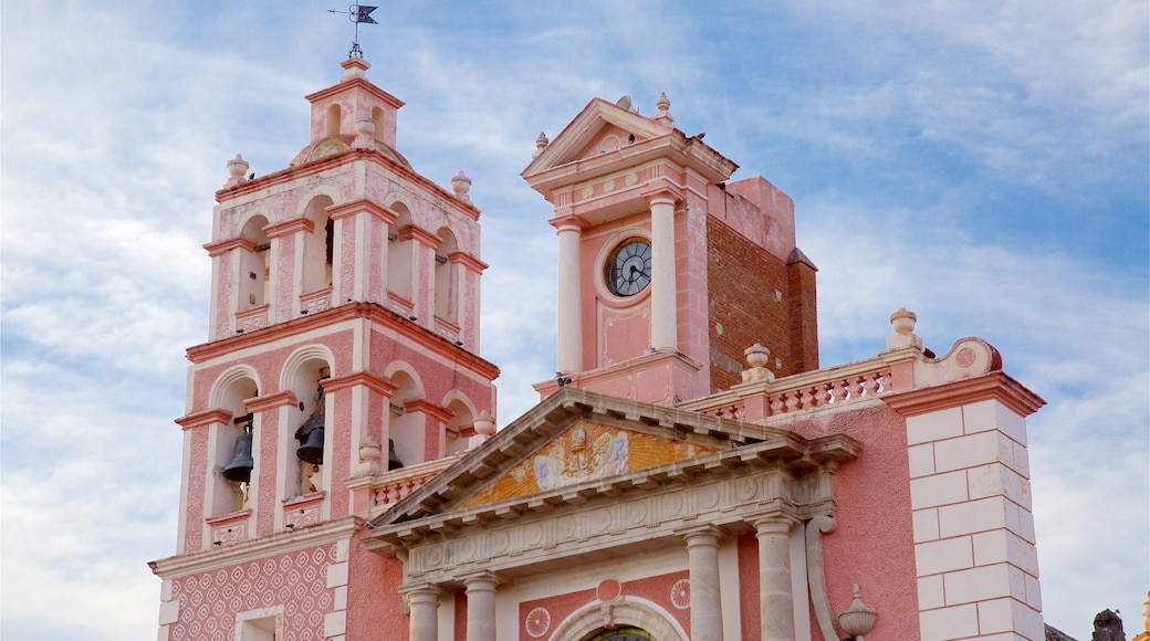 Iglesia de Santa María que incluye patrimonio de arquitectura