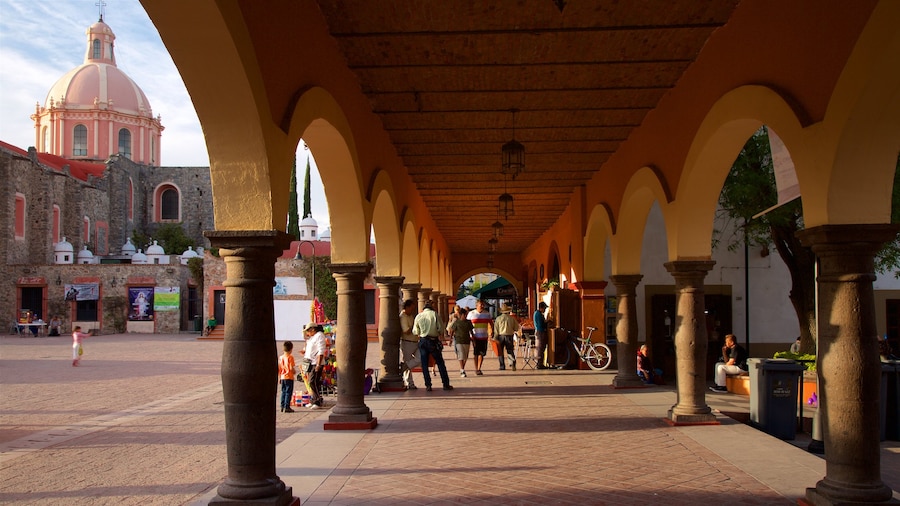 Tequisquiapan ofreciendo una plaza, arquitectura patrimonial y un atardecer