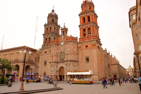 Mexiko welches beinhaltet historische Architektur, Kirche oder Kathedrale und Platz oder Plaza
