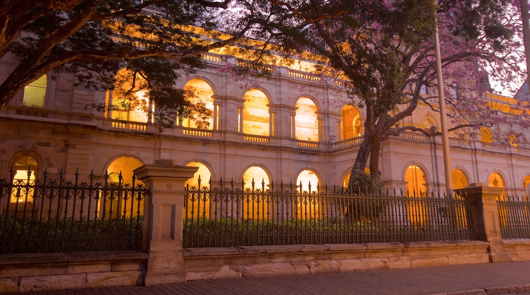 Queensland University of Technology que inclui elementos de patrimĂŽnio e cenas noturnas