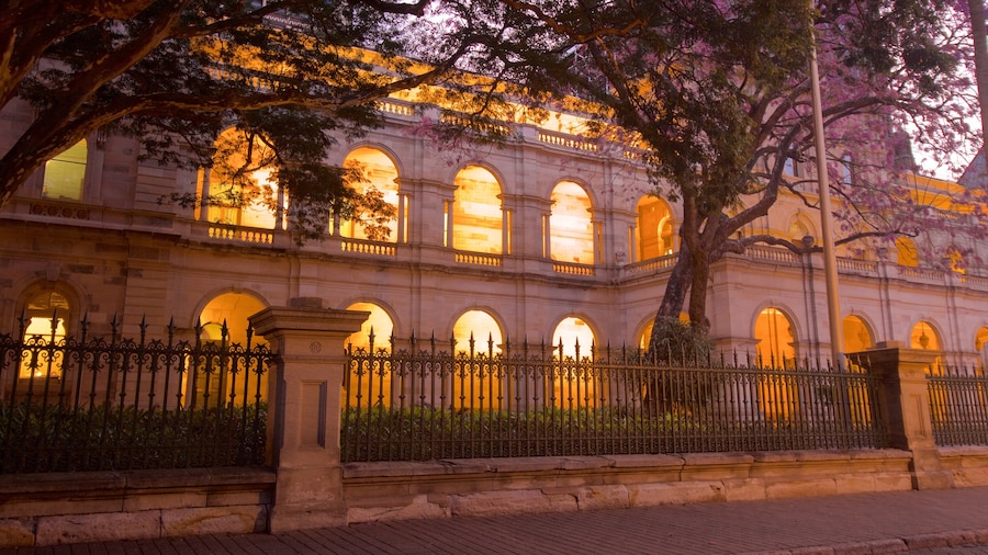 Queensland University of Technology som viser kulturarvsgenstande og natteliv