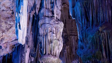 Gibraltar mettant en vedette grottes