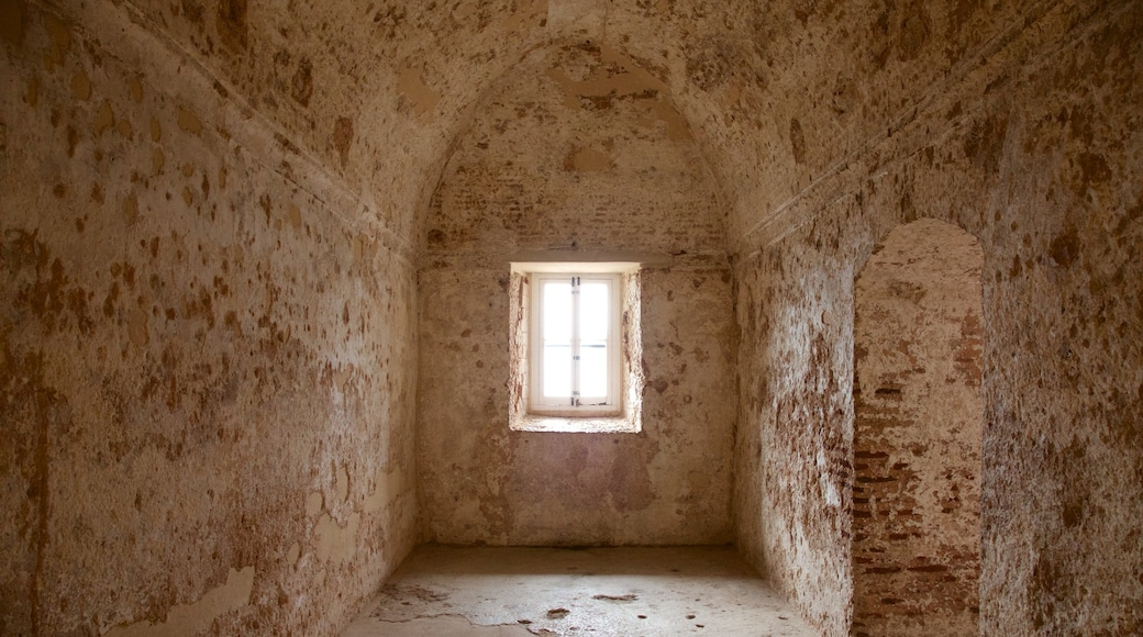 Moorish Castle bevat historische architectuur en interieur