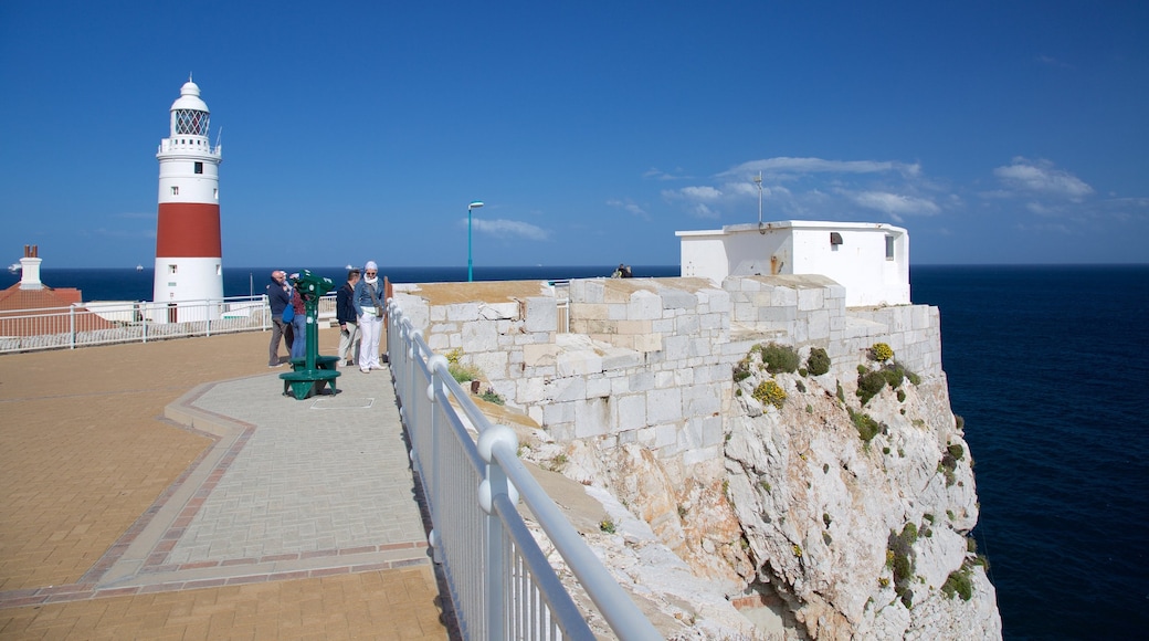 Europa Point fyr fasiliteter samt fyrtårn, utsikt og kyst