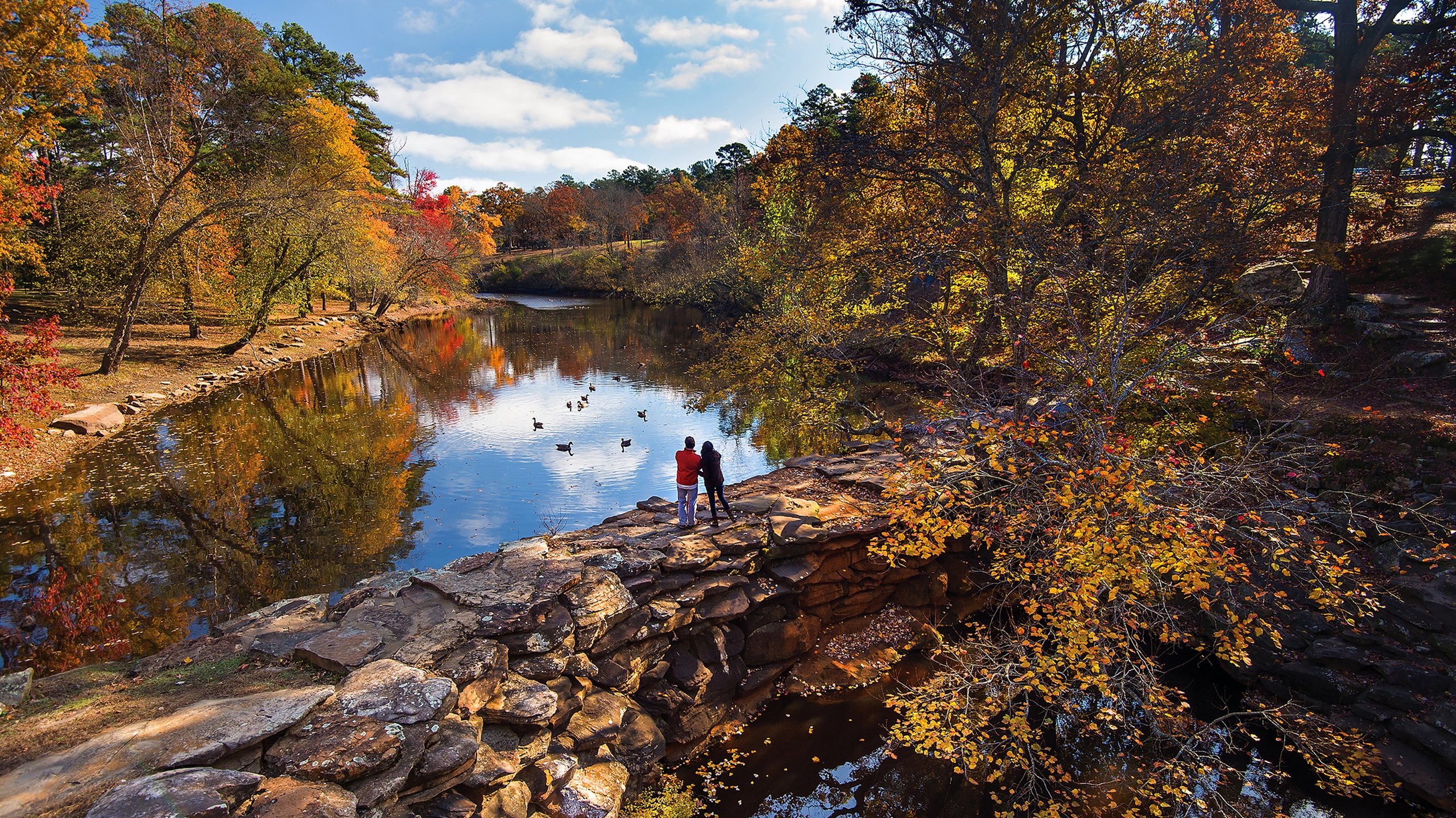 Little Rock - Zentral-Arkansas mit einem ruhige Szenerie, Fluss oder Bach und Landschaften