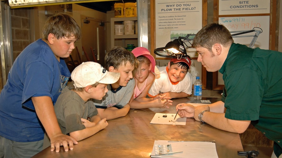 Crater of Diamonds State Park showing interior views as well as children