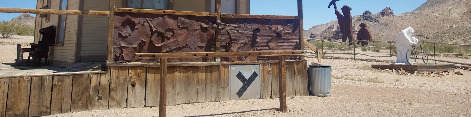 Goldwell Open Air Museum showing desert views